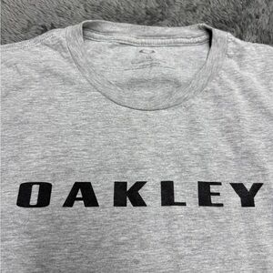 Oakley Men’s Large T-Shirt!  In good shape.